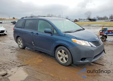 2011 Toyota Sienna Le z USA, uszkodzony, nr VIN 5TDKK3DC2BS099865